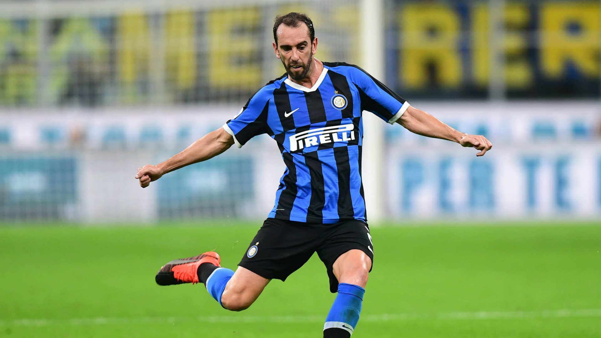 Bek Inter Milan Merasa Italia Korbankan Pemain
